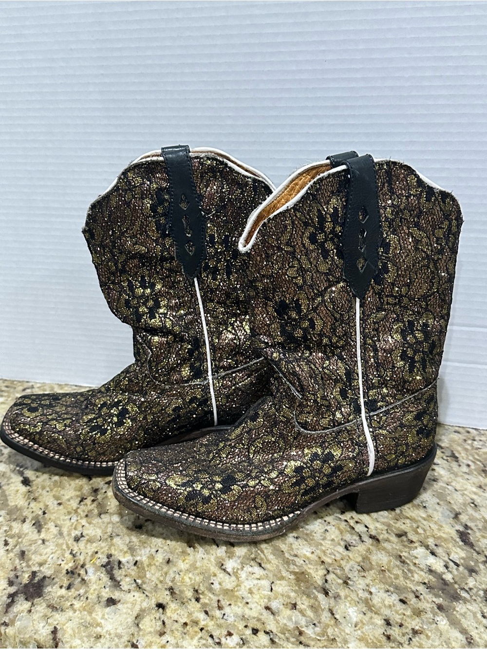 Girls Metallic Gold & Black Floral Western Boots Tanner mark size 4 mex size 21